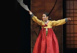 ‘수건춤은 금수강산을 닮은 한국의 아름다운을 표현한 춤’